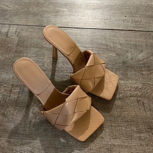 No brand heeled sandals, size 8